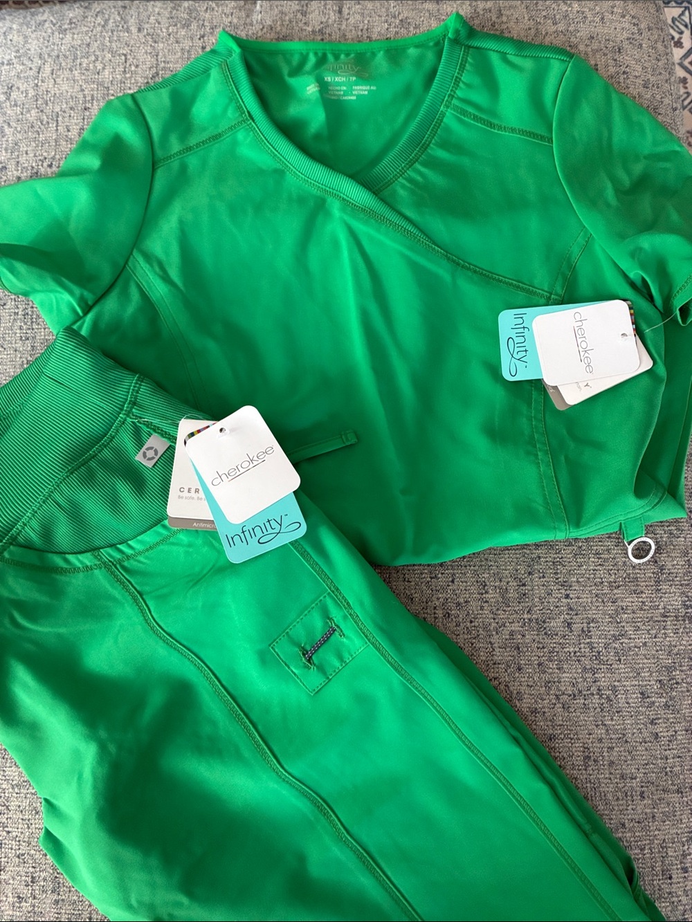 Cherokee women’s Bright Green Scrub set